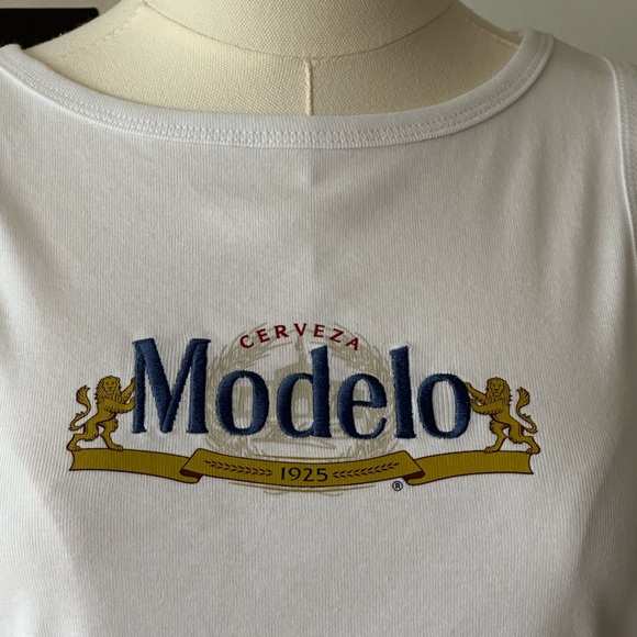 Modelo Tank Top - Picture 3 of 12